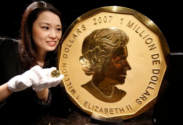 gold prices hit record high on interest rate cut