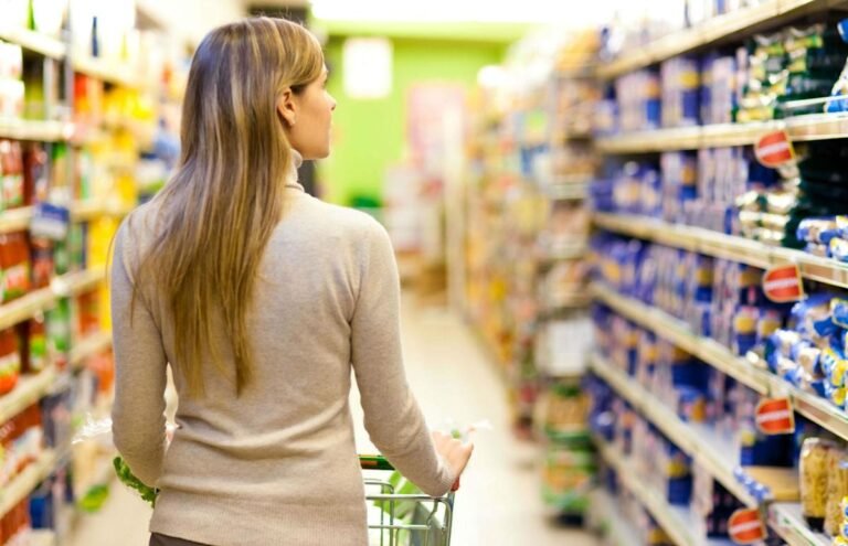 high-street shops manipulate consumer behaviour