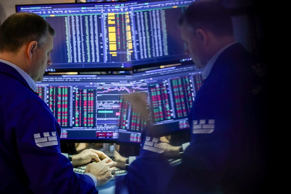 Asian shares and silver prices on the rise