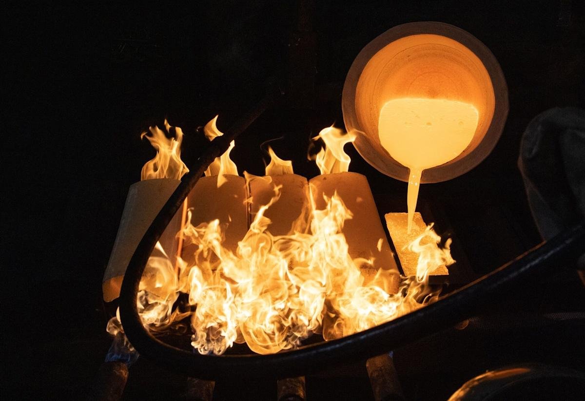 Gold prices surge amid Venezuela tensions