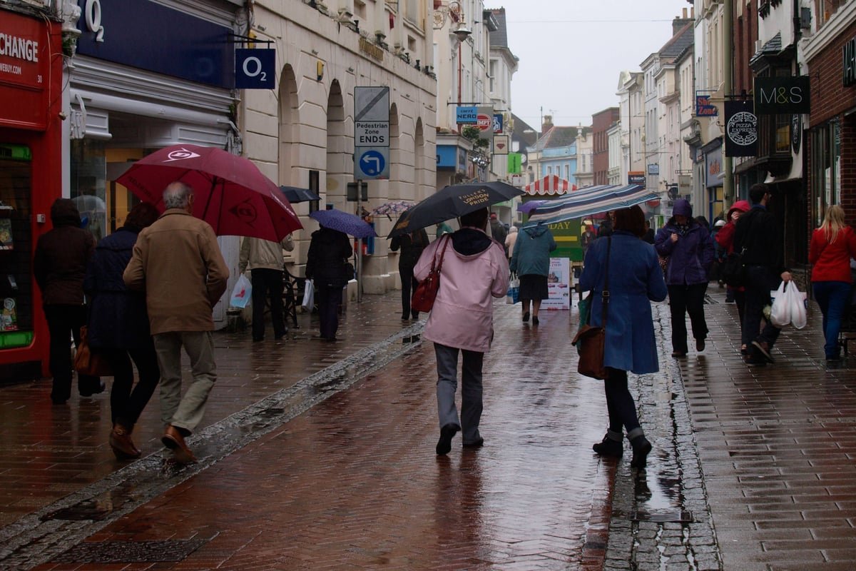 UK shop closures 2026: empty high street shops