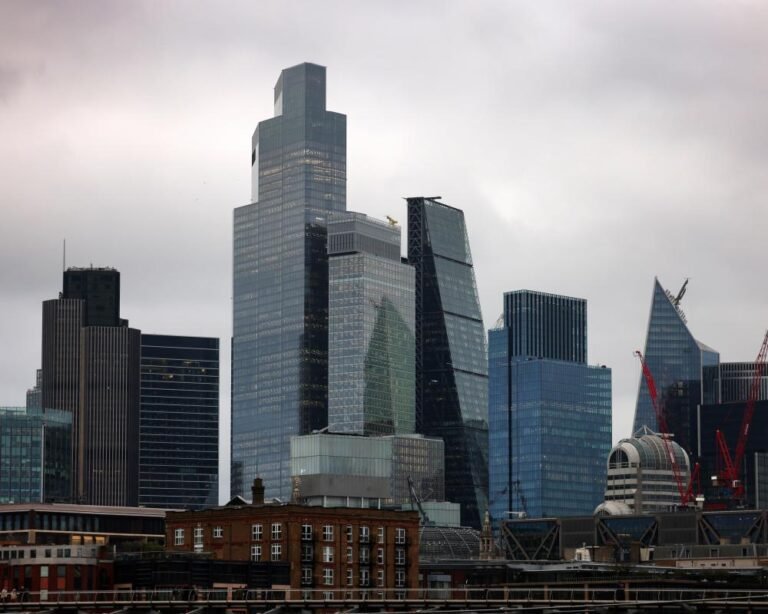 FTSE 100 CEO pay gap