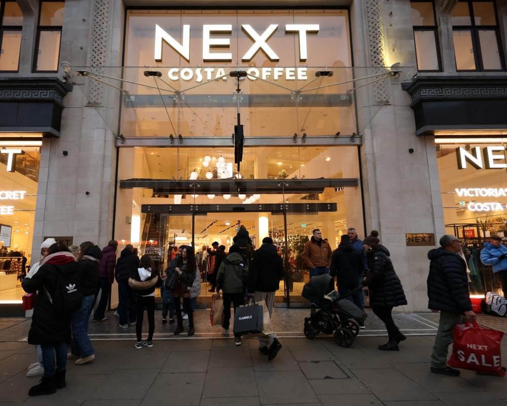 Next profits to top £1.1bn after festive sales