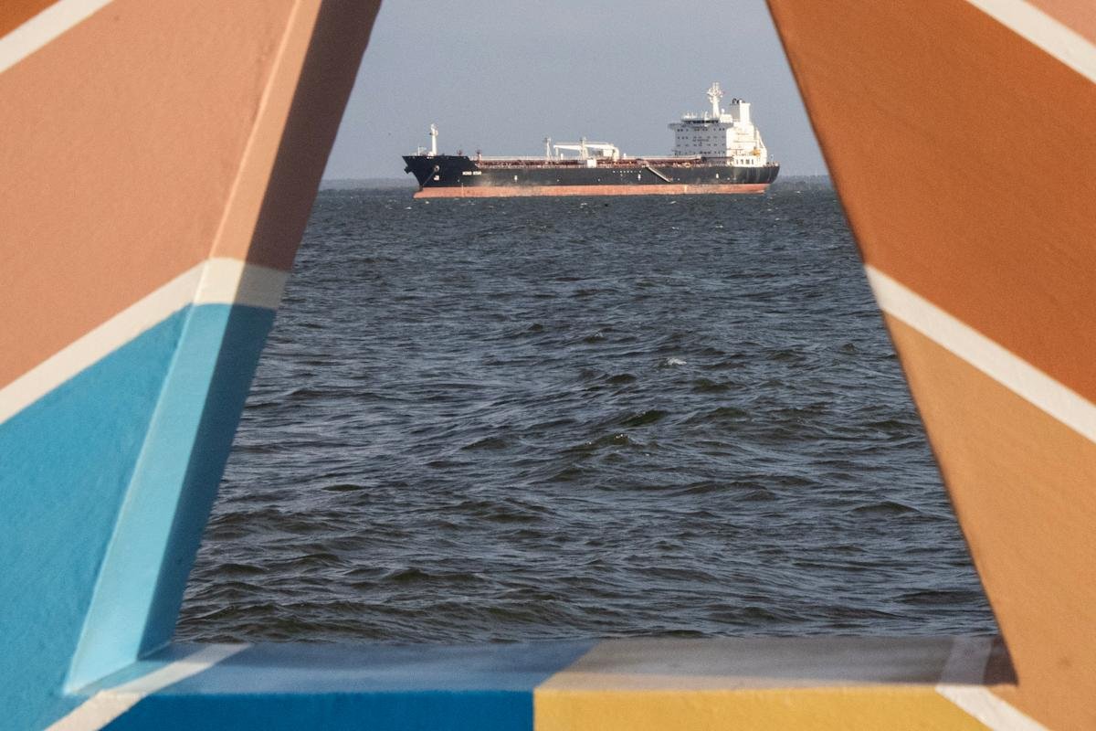 Venezuelan oil crisis affects crude prices