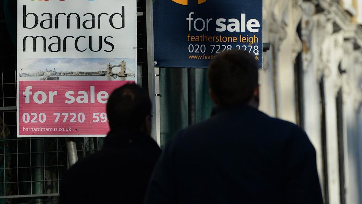 UK house prices falling