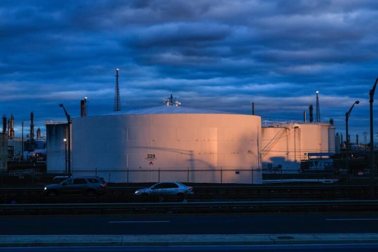 Oil price graph with Iran and Venezuela flags