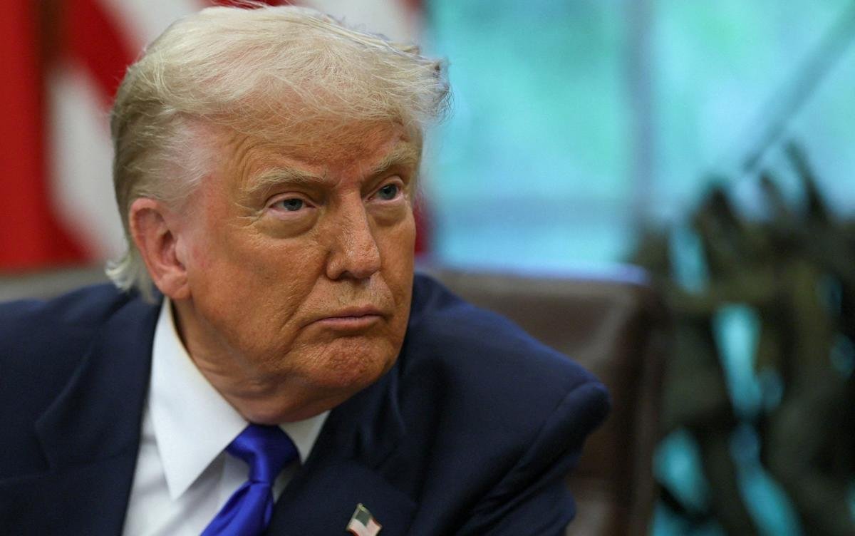 UK jobs market slows under brexit uncertainty