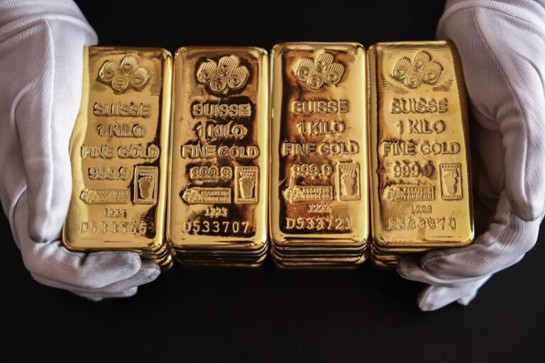 Gold prices steady after Fed fears