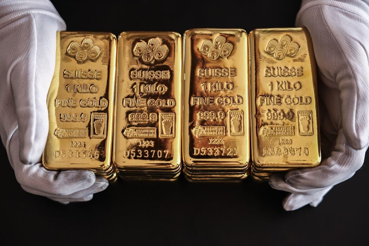 Gold prices steady after Fed fears