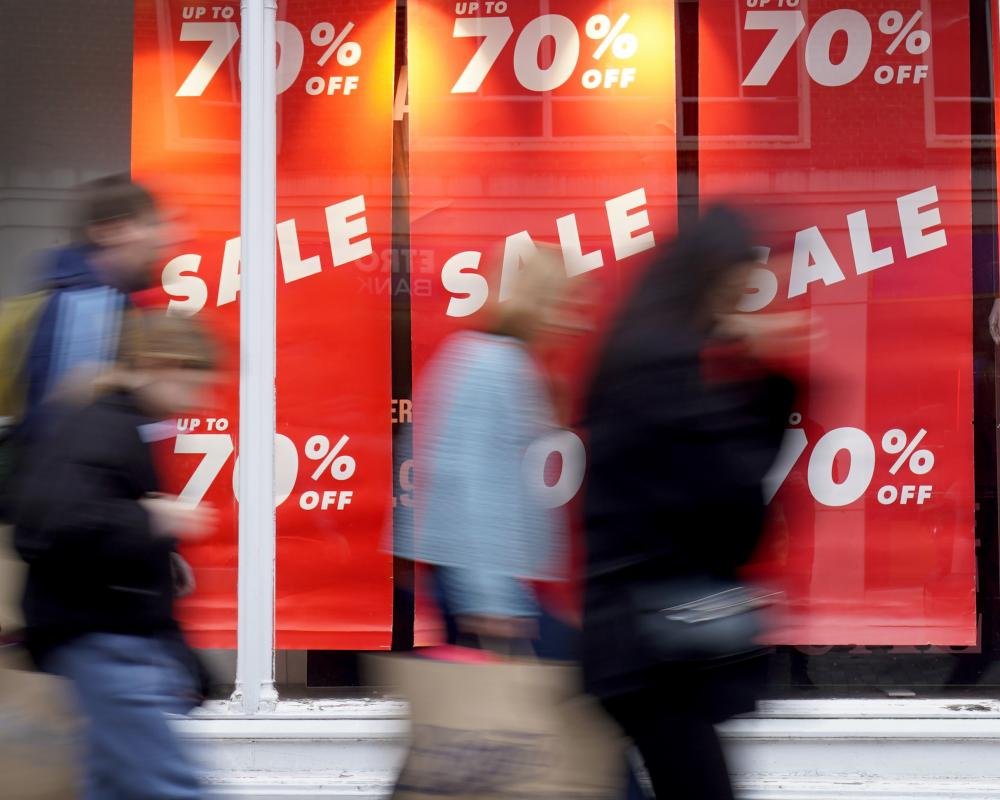 UK retail sales decline in December